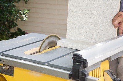  Jobsite table saw features strong fences